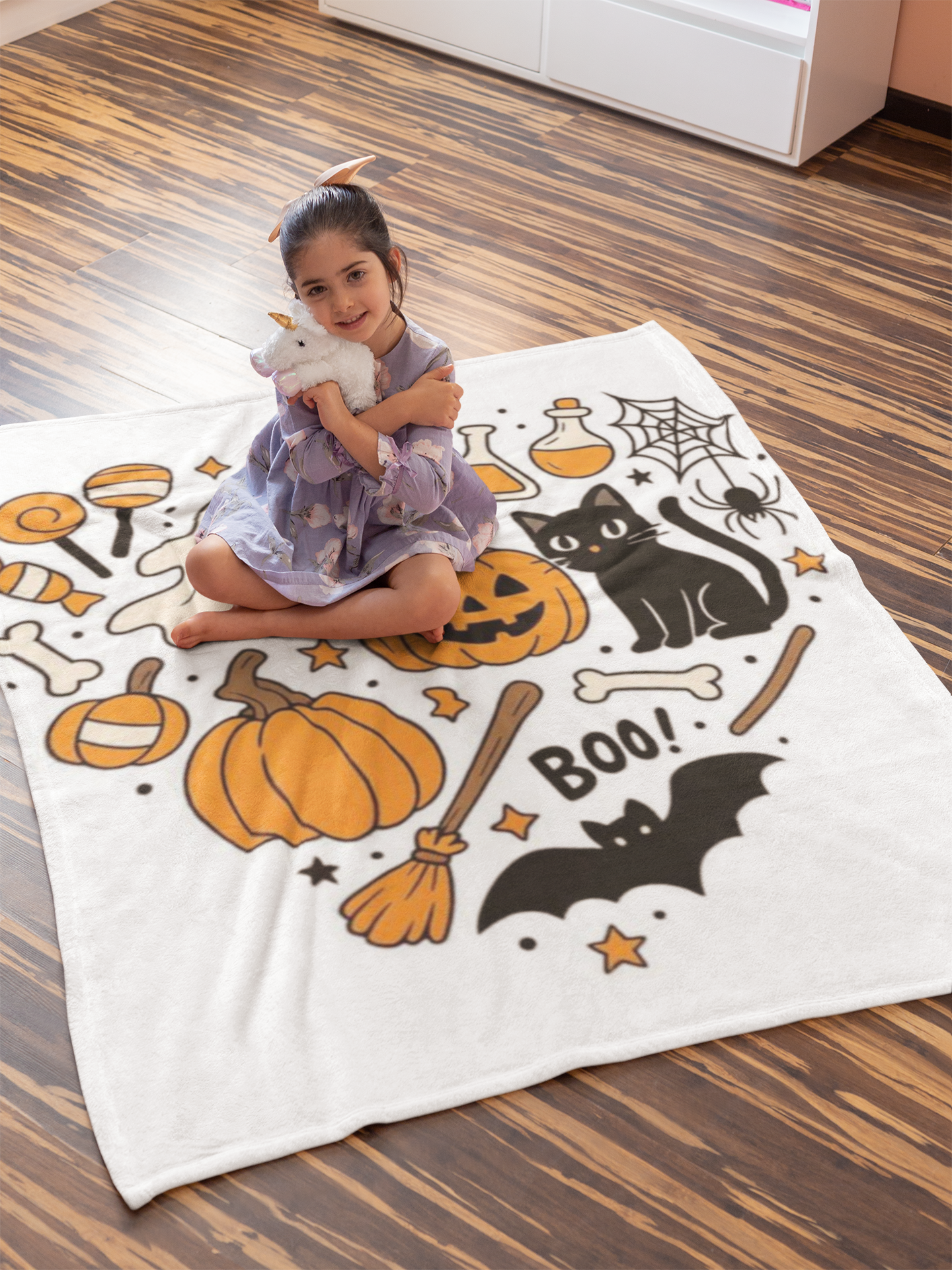 Cozy Halloween Plush Blanket, Soft Throw for Spooky Season, Fall Décor, Pumpkin and Ghost Design, Perfect for Gift Giving
