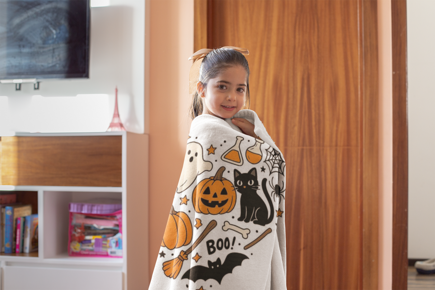 Cozy Halloween Plush Blanket, Soft Throw for Spooky Season, Fall Décor, Pumpkin and Ghost Design, Perfect for Gift Giving