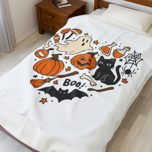 Cozy Halloween Plush Blanket, Soft Throw for Spooky Season, Fall Décor, Pumpkin and Ghost Design, Perfect for Gift Giving